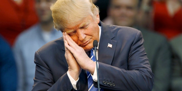 Republican candidate Donald Trump opted for a stay in a Holiday Inn Express in Iowa, rather than flying back to New York City.