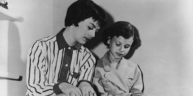 Lana Wood (right) and her older sister Natalie Wood.