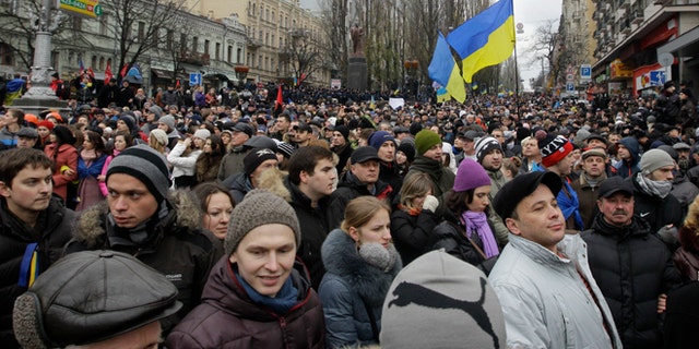 Protesters, Police Clash In Ukraine Over President's Pro-Russia Policy ...