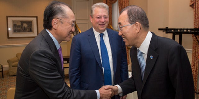 UN Secretary General Ban Ki-moon (right) greets Jim Yong Kim, President of the World Bank Group, as Al Gore, former vice president of the United States, looks on during welcome reception for the Climate Action 2016 summit on May 5, 2016. (Credit: UN Photo/Eskinder Debebe)