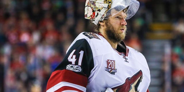 Coyotes trade goalie Mike Smith to Flames | Fox News