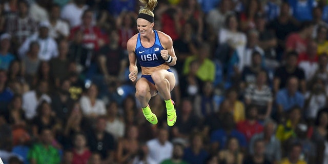 2016 Rio Olympics - Athletics - Final - Women's Pole Vault Final - Olympic Stadium - Rio de Janeiro, Brazil - 19/08/2016. Sandi Morris (USA) of USA competes. REUTERS/Dylan Martinez FOR EDITORIAL USE ONLY. NOT FOR SALE FOR MARKETING OR ADVERTISING CAMPAIGNS. - RIOEC8K06HWSQ