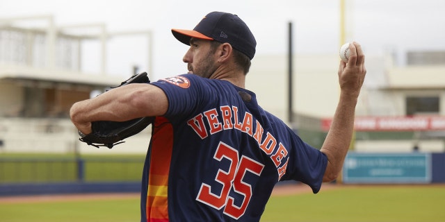 Verlander practices his World Series pitch.