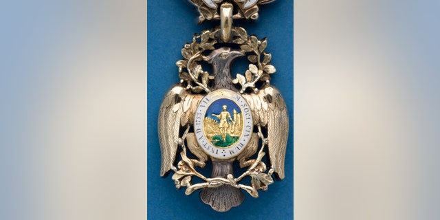 Reverse of the Diamond Eagle medal