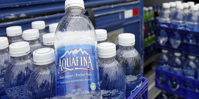 Pepsico delivery man Nick Jones unloads Aquafina water and other Pepsi products while makiing a delivery in Tualatin, Ore., Wednesday, April 26, 2006. PepsiCo Inc., the world's No. 2 soft-drink maker and owner of snack-maker Frito-Lay, on Wednesday said first-quarter profit jumped as revenue across all its divisions grew, aided by a growth in sales of snacks and beverages marketed as healthier fare.(AP Photo/Don Ryan)