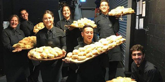 In total, the newlyweds ordered 450 burgers — 300 with cheese, 150 without.