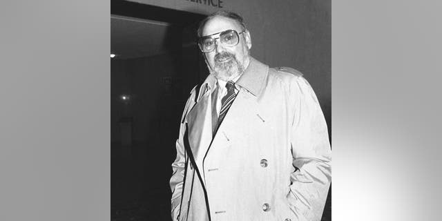 FILE: FBI informant Mel Weinberg arrives at federal court in Brooklyn, N.Y., on Nov. 17, 1980. (AP Photo)