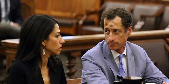 Anthony Weiner, right, and Huma Abedin appear in court in New York on Wednesday, Sept. 13, 2017. (Jefferson Siegel/The Daily News via AP, Pool)