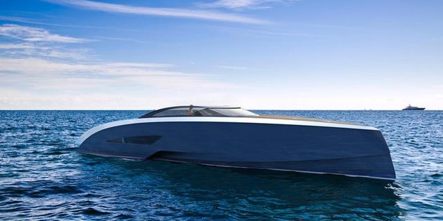 The lightweight materials and revolutionary design allow the smallest Niniette to reach speeds of up to 38 knots.