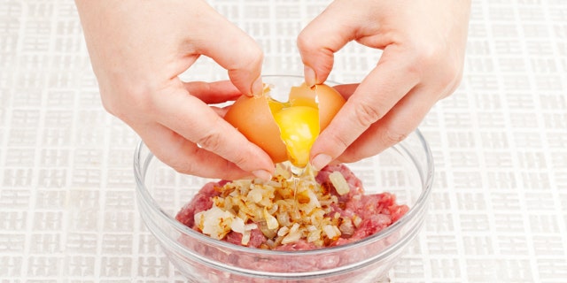 cooking ground beef with the addition of eggs