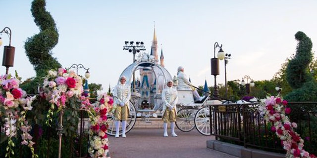 Footmen greet brides and grooms in a stunning horse-drawn carriage.