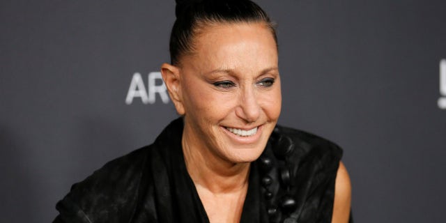 Fashion designer Donna Karan poses at the Los Angeles County Museum of Art (LACMA) Art+Film Gala in Los Angeles, October 29, 2016. REUTERS/Danny Moloshok - S1BEUJWQQEAA
