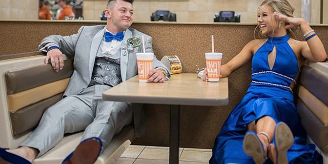 The pair got in a quick bite before the big dance.