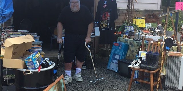 Willie Davis has been selling his possessions to raise enough money to be buried beside his parents in Virginia.
