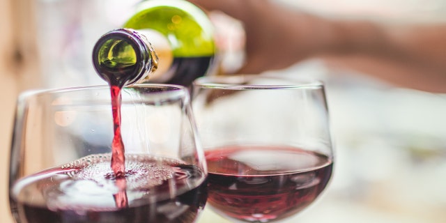 wine pour