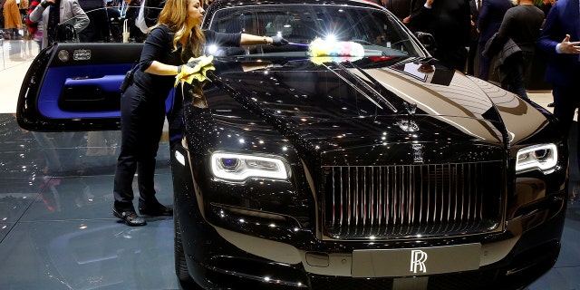 A Rolls-Royce Wraith Black Badge car is seen during the 87th International Motor Show at Palexpo in Geneva, Switzerland March 8, 2017. REUTERS/Arnd Wiegmann - RTS11YVW