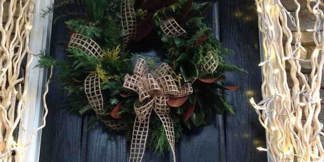 Wreath on a door, file di foto.