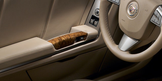 Instead of lever the XLR (2009 model shown) uses electric pushbuttons to release the doors.