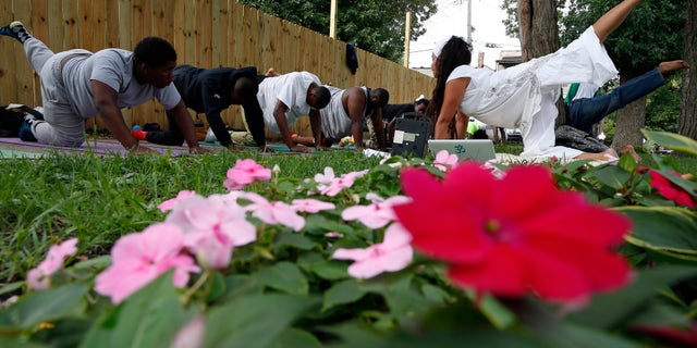 Karampal Kaur (R) teaches a yoga class in the Englewood neighborhood of Chicago, Illinois, August 13, 2014. REUTERS/Jim Young