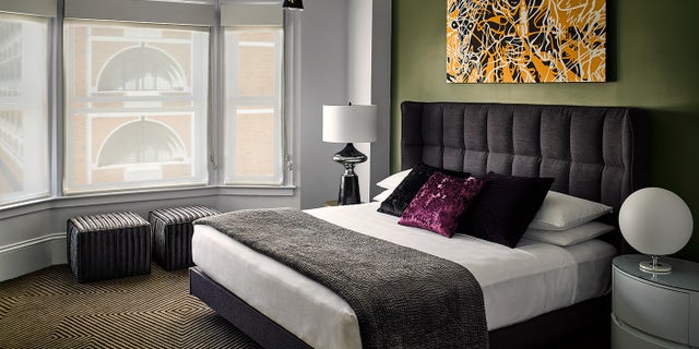 zeppelin guestroom