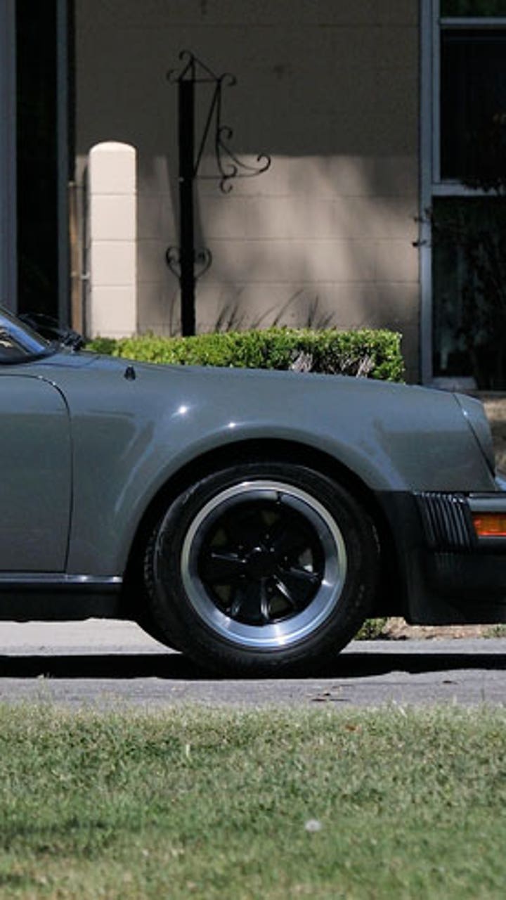 【Mac】 Steve McQueen's Porsche 930 Turbo sold for $1.95 million