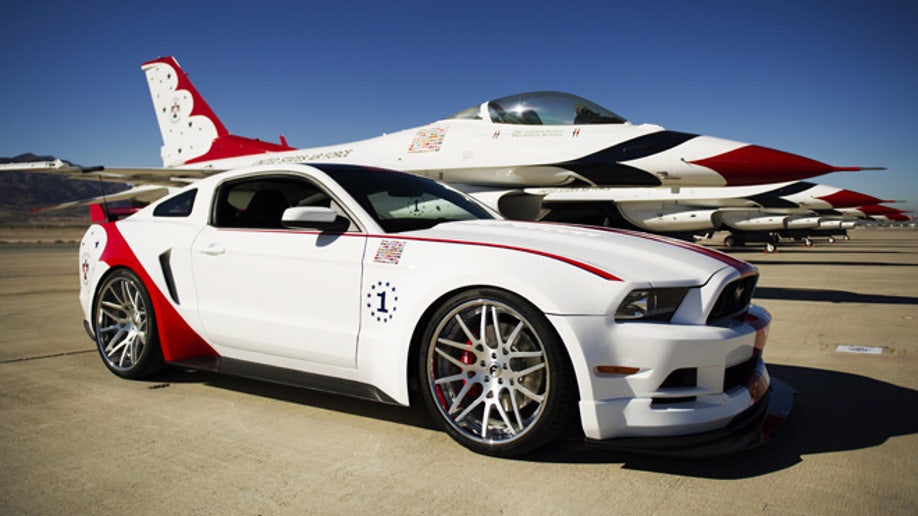 0013a3f8-U.S. Air Force Thunderbirds Edition 2014 Ford Mustang GT