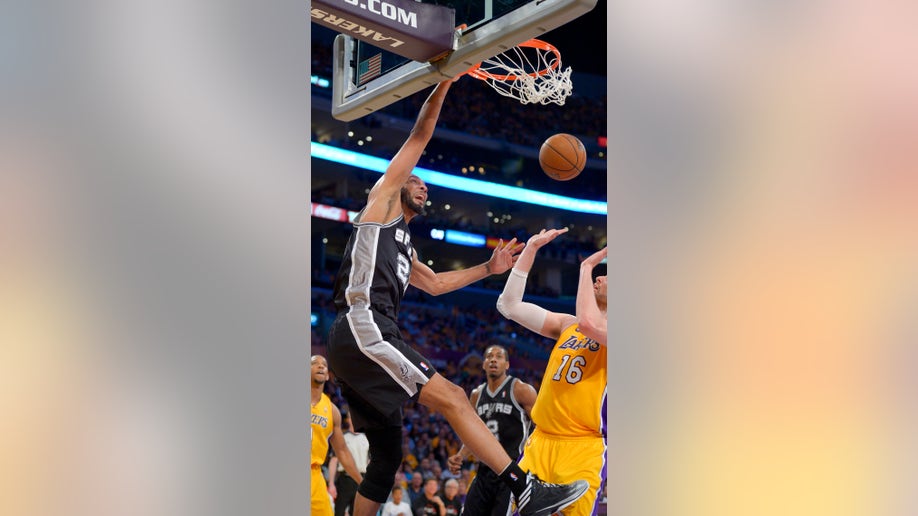 a70c6c9e-Spurs Lakers Basketball