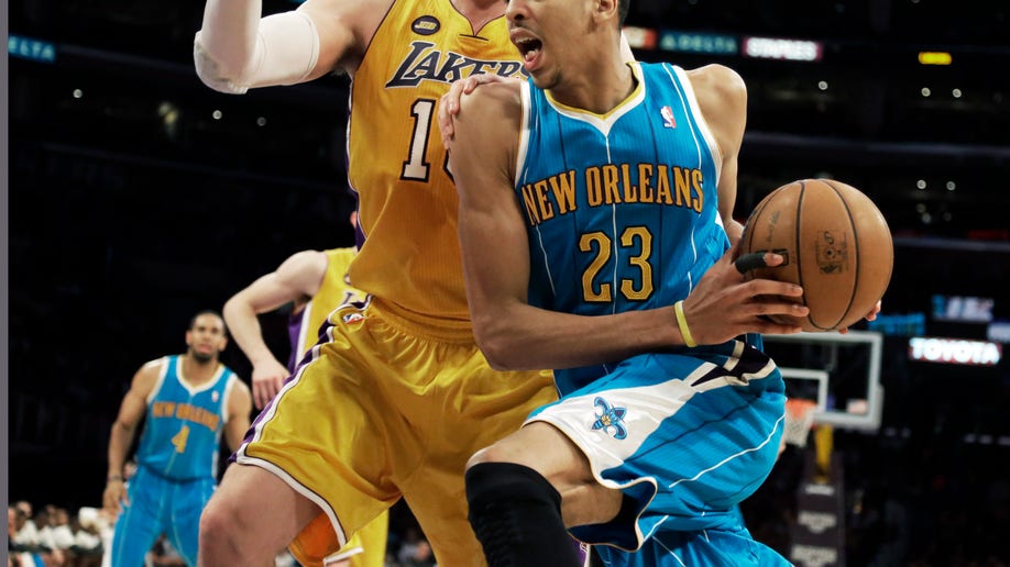 55e9cf3c-Hornets Lakers Basketball
