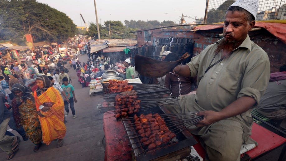 No nose picking: Indian street food vendors get hygiene lessons to help