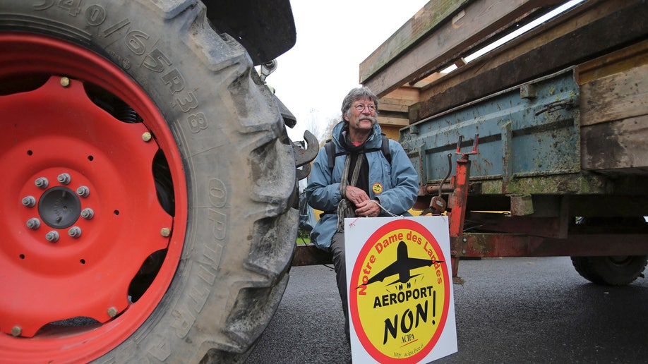 68462fb9-France Airport Protest