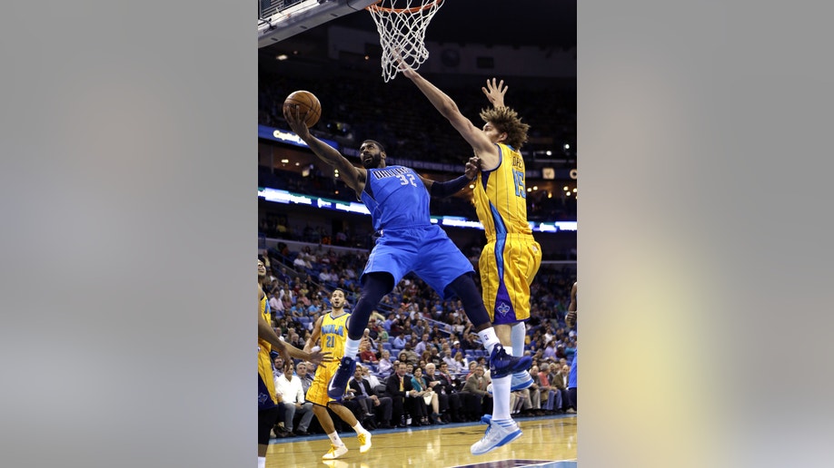 87a3d40d-Mavericks Hornets Basketball