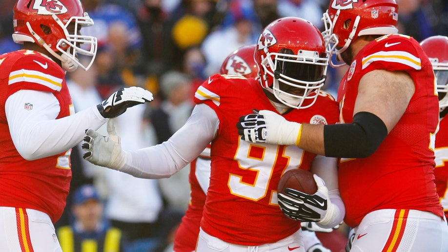 ae14cf62-Chiefs Bills Football