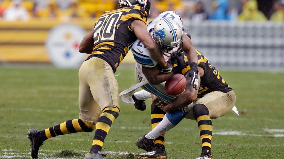0bbd5415-Lions Steelers Football