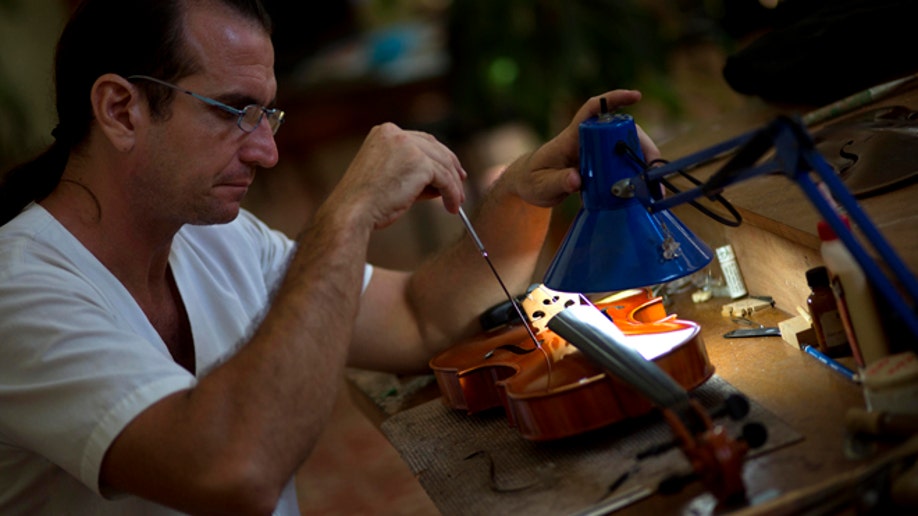 Cuba_Violin_Shortage__10_
