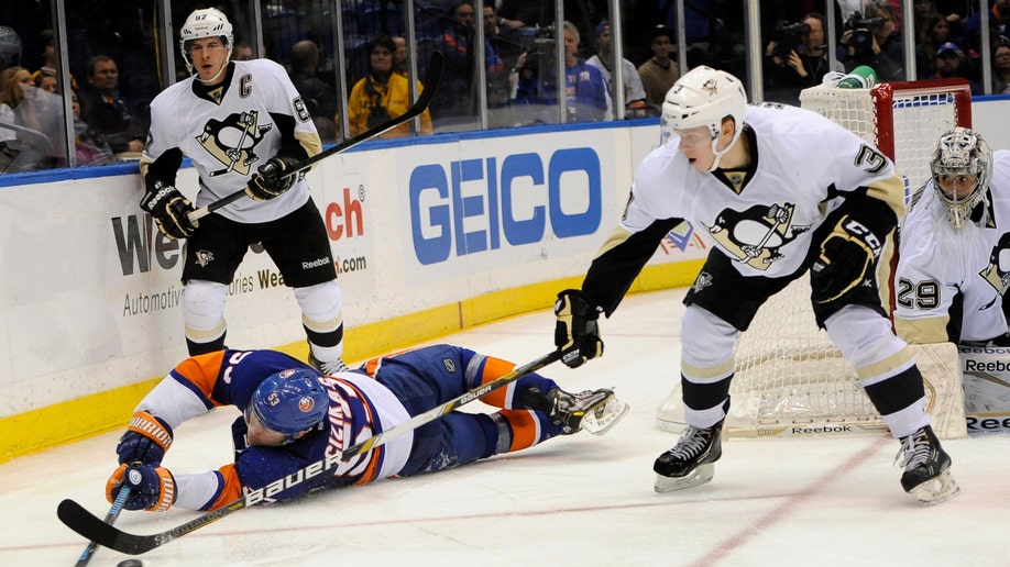 009fcad6-Penguins Islanders Hockey
