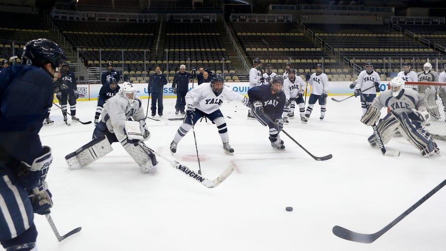 fa78c0fb-Frozen Four Yale Hockey