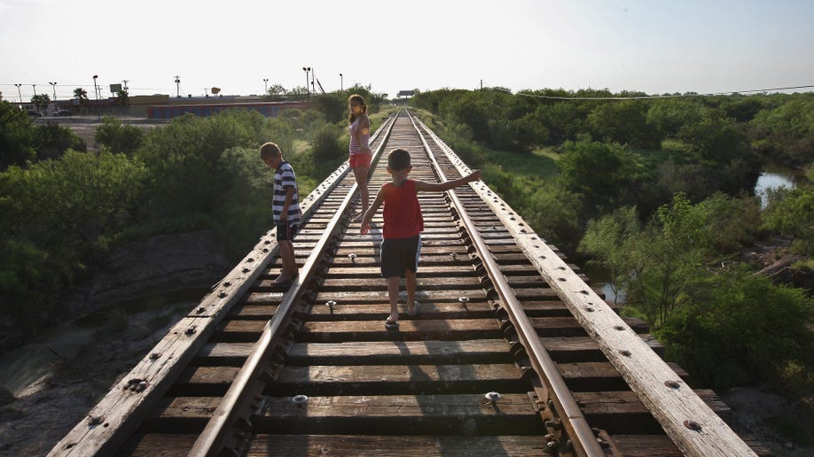 0eb4edc7-82053008JM008_U_S_MILITARY_