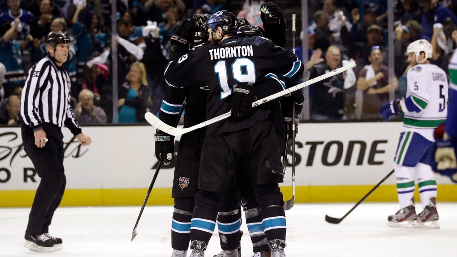 663e914c-Canucks Sharks Hockey