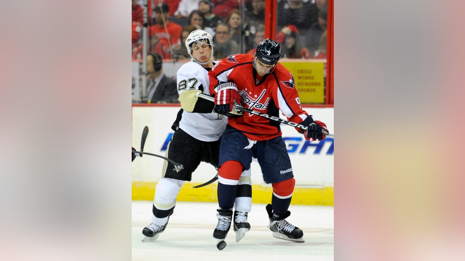 07077115-Penguins Capitals Hockey