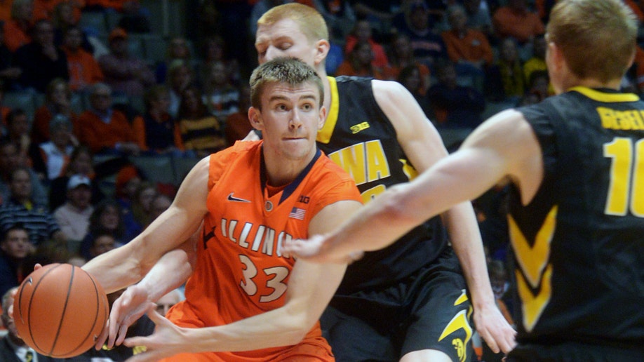 60a24cbc-Iowa Illinois Basketball