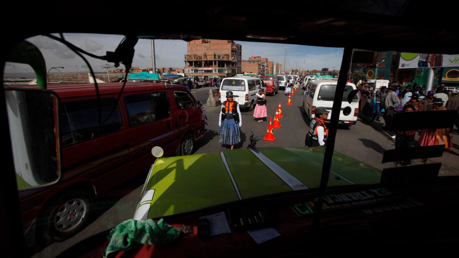 361dbd17-Bolivia Cholita Traffic Cops Photo Gallery