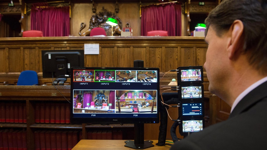 Britain Cameras In Court