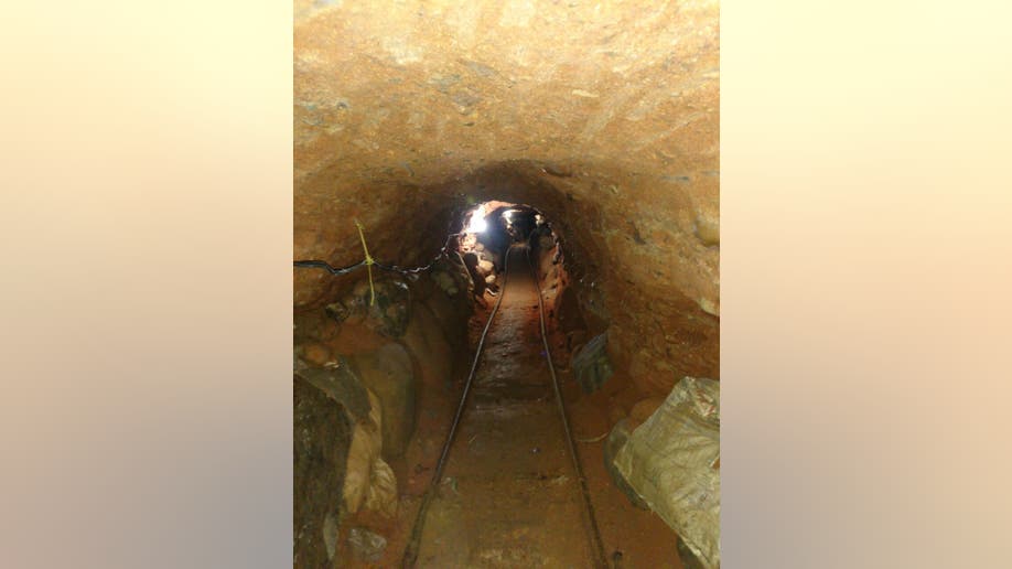 0683a99f-Mexico Tunnel