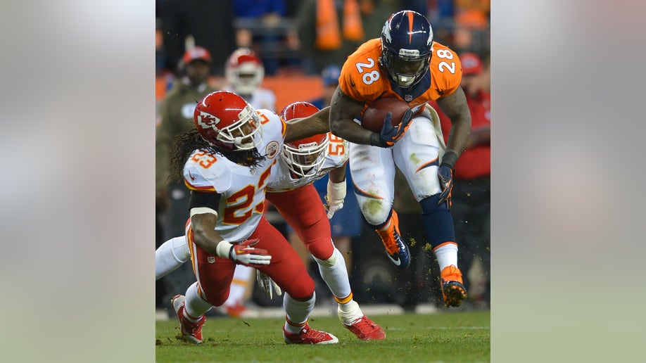 4c01e412-Chiefs Broncos Football