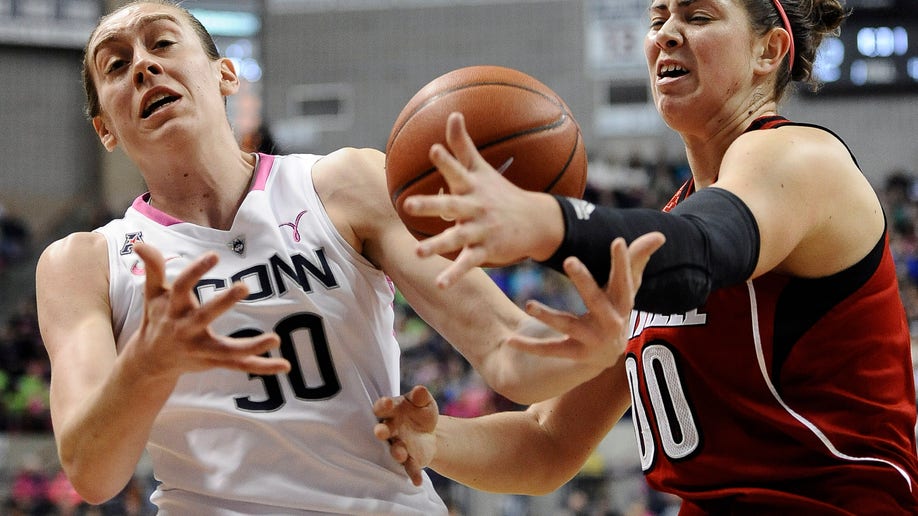 Louisville UConn Basketbaall