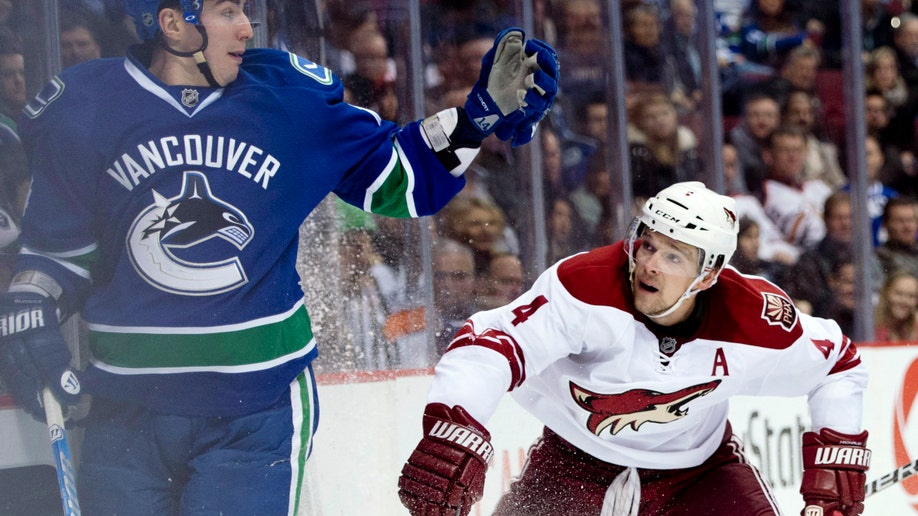 Coyotes Canucks Hockey
