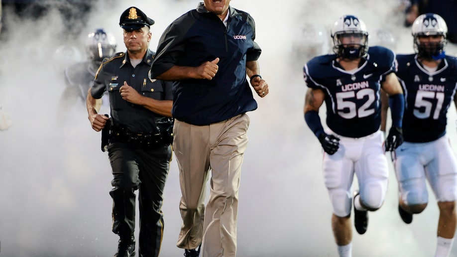 93c25446-UConn Fall Football