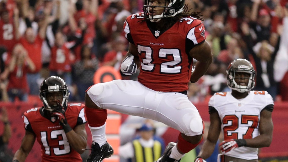 cf933e8a-Buccaneers Falcons Football