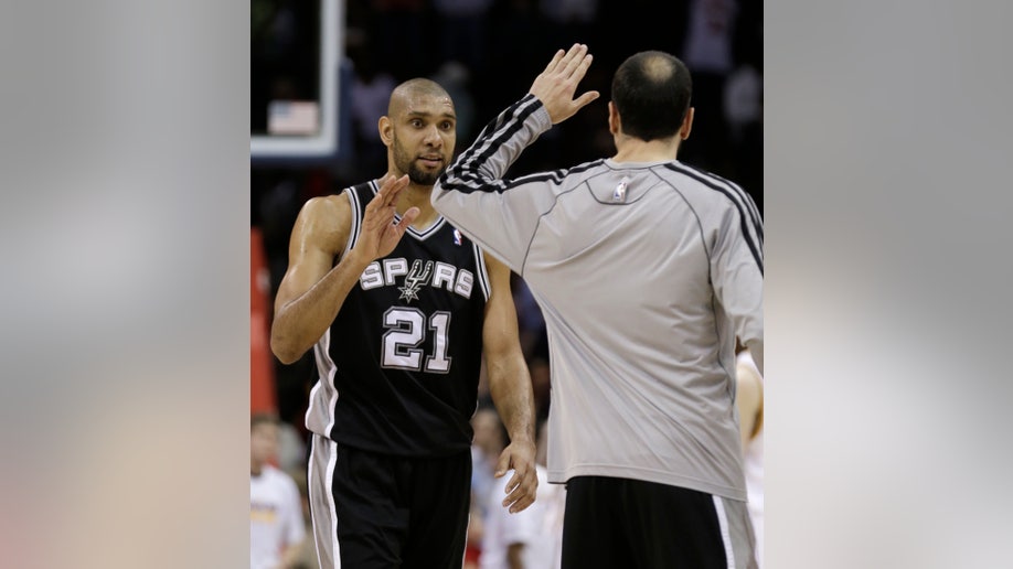 Spurs Cavaliers Basketball