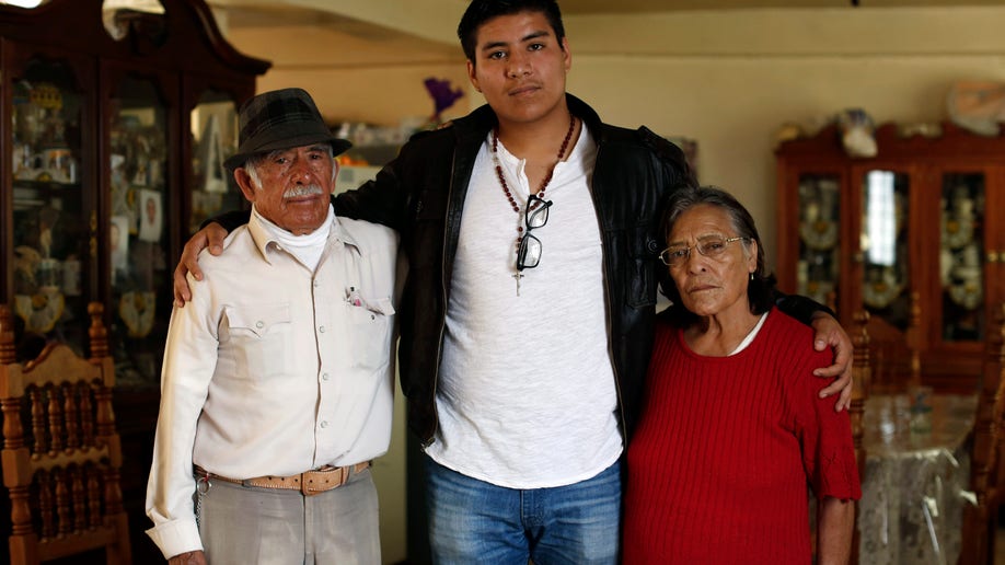 25dc45d5-Mexico Stuck in Mexico